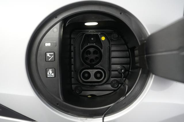 2023 Hyundai IONIQ 6 — photo 8 of 20