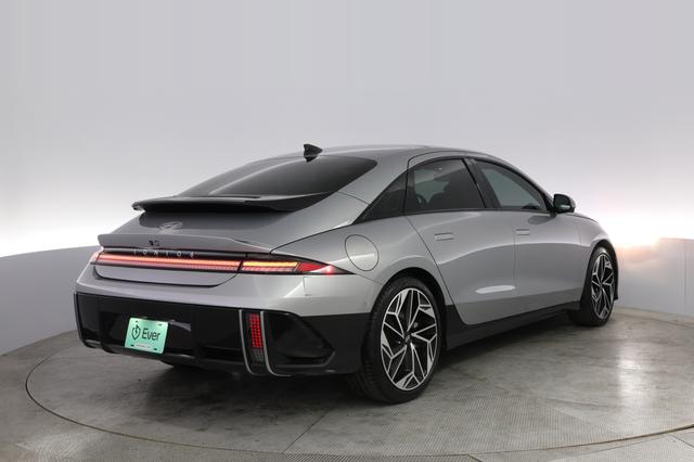 2023 Hyundai IONIQ 6 — photo 2 of 20