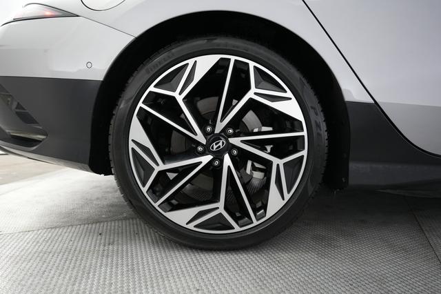2023 Hyundai IONIQ 6 — photo 7 of 20