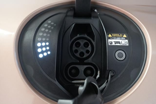 2023 Genesis GV60 — photo 8 of 21