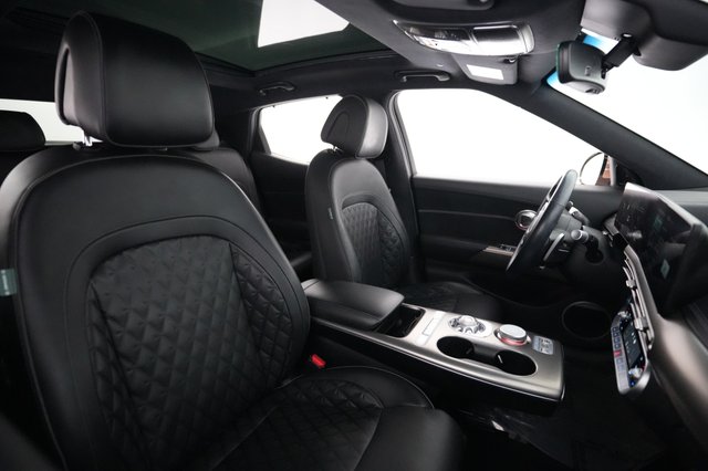 2023 Genesis GV60 — photo 18 of 21