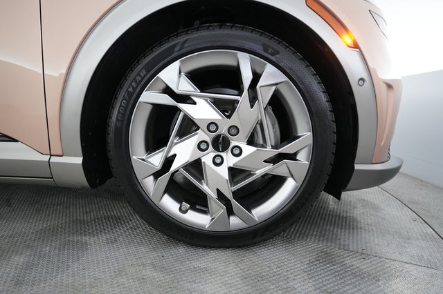 2023 Genesis GV60 — photo 16 of 21