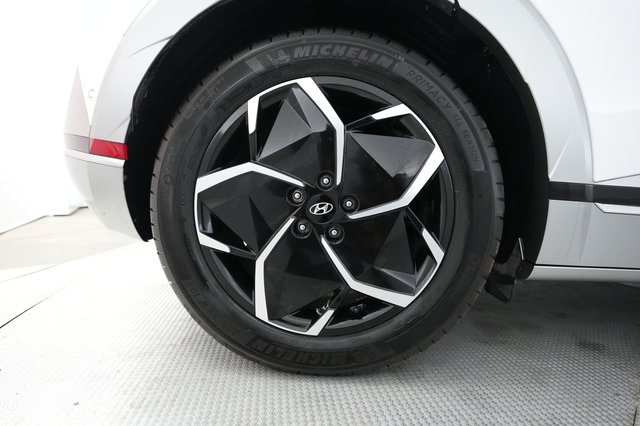 2024 Hyundai IONIQ 5 — photo 17 of 21
