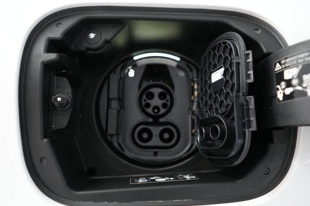 2025 Mercedes-Benz EQB — photo 8 of 20