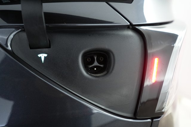 2026 Tesla Model Y — photo 8 of 21