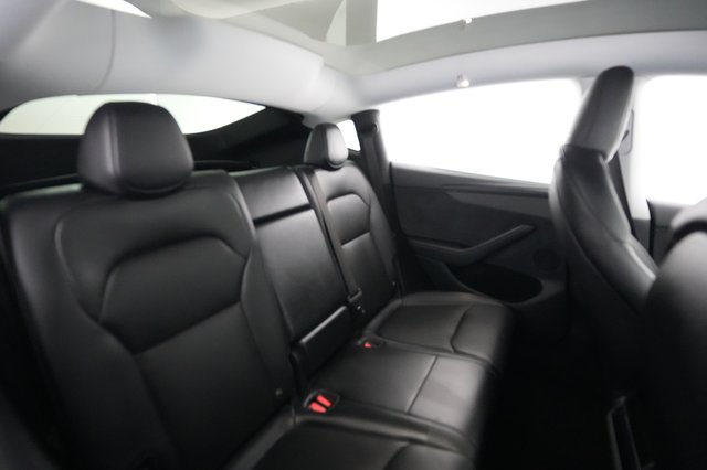 2026 Tesla Model Y — photo 4 of 21