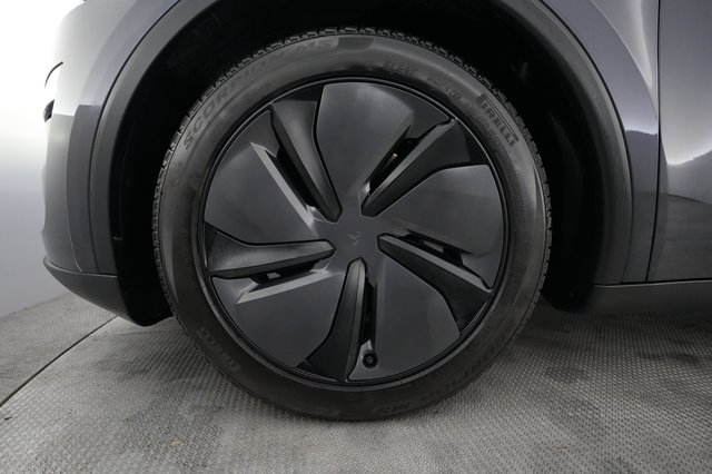 2026 Tesla Model Y — photo 15 of 21