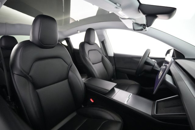 2026 Tesla Model Y — photo 18 of 21
