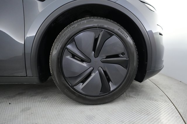 2026 Tesla Model Y — photo 16 of 21