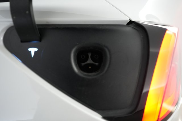2022 Tesla Model Y — photo 8 of 21