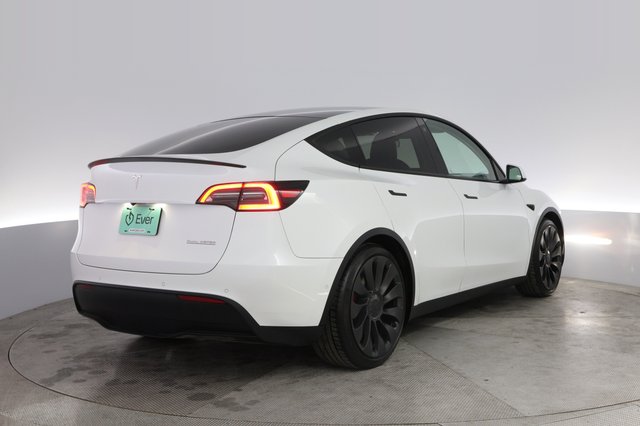 2022 Tesla Model Y — photo 2 of 21