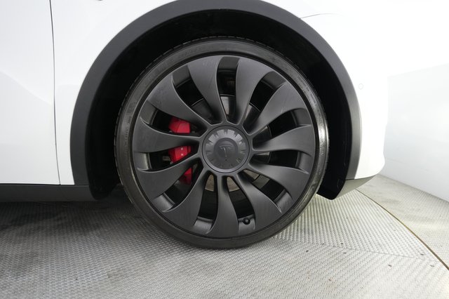 2022 Tesla Model Y — photo 16 of 21
