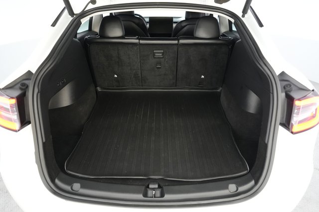 2022 Tesla Model Y — photo 6 of 21