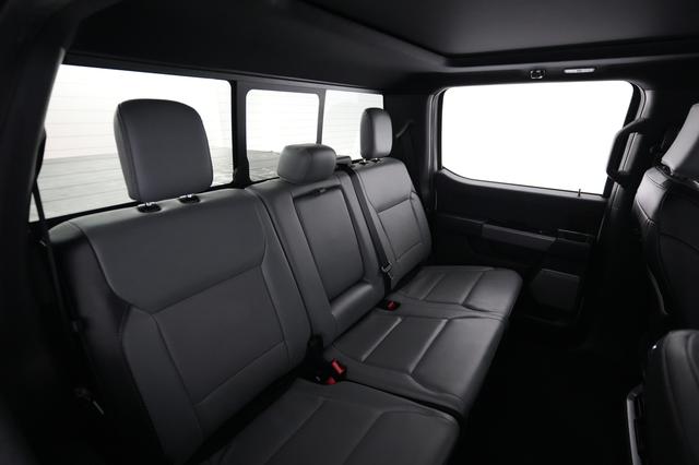 2023 Ford F-150 Lightning — photo 4 of 15