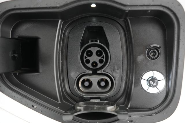 2023 Ford F-150 Lightning — photo 8 of 15