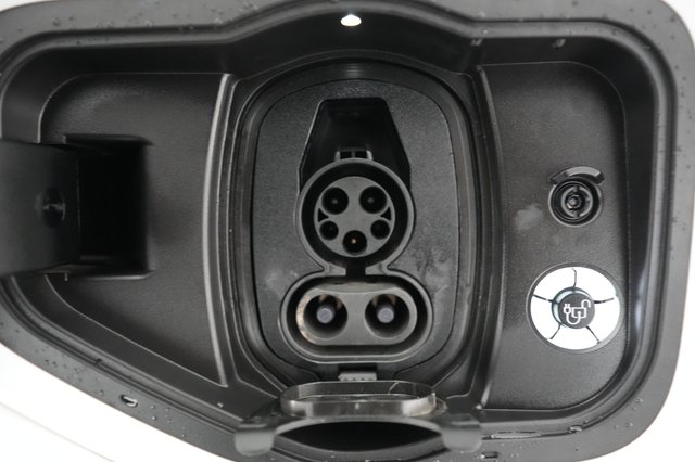 2023 Ford F-150 Lightning — photo 8 of 15