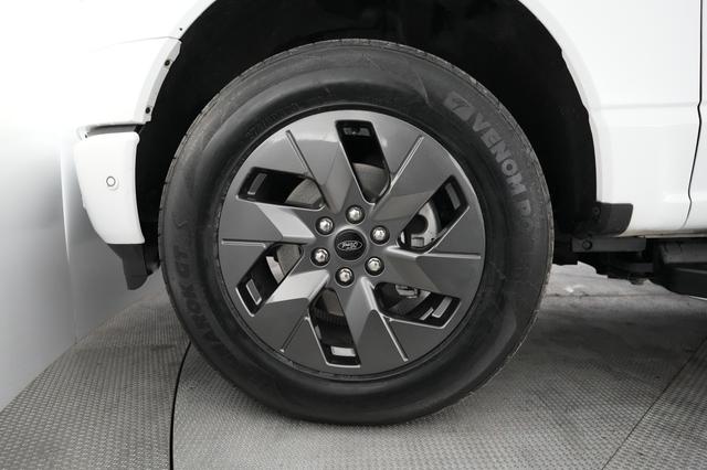 2023 Ford F-150 Lightning — photo 9 of 15