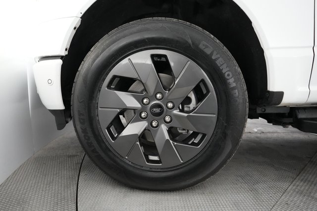 2023 Ford F-150 Lightning — photo 9 of 15