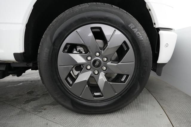2023 Ford F-150 Lightning — photo 10 of 15