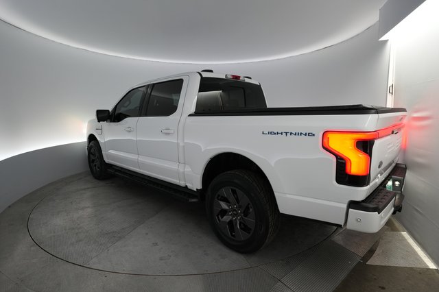2023 Ford F-150 Lightning — photo 2 of 15