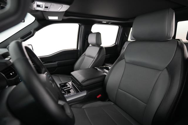 2023 Ford F-150 Lightning — photo 3 of 15