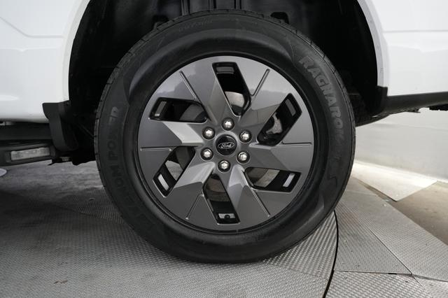 2023 Ford F-150 Lightning — photo 7 of 15