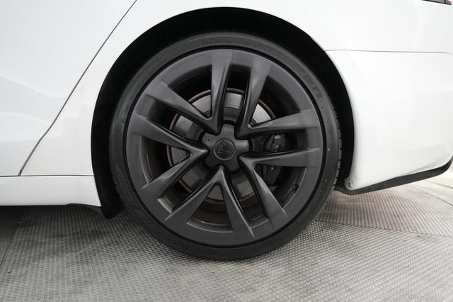 2023 Tesla Model S — photo 7 of 21