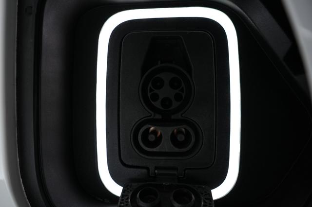 2023 Rivian R1T — photo 8 of 20