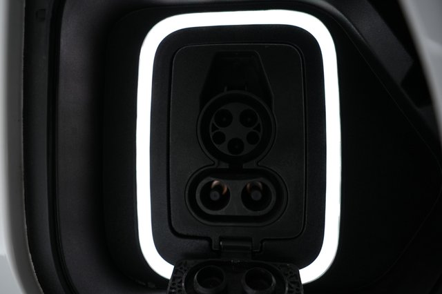 2023 Rivian R1T — photo 8 of 20