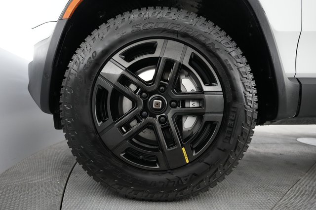 2023 Rivian R1T — photo 15 of 20
