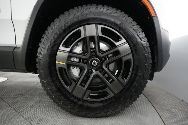 2023 Rivian R1T — photo 16 of 20