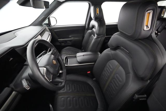 2023 Rivian R1T — photo 3 of 20