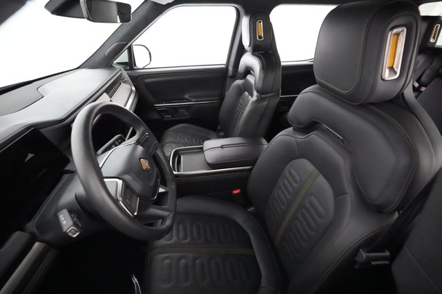 2023 Rivian R1T — photo 3 of 20