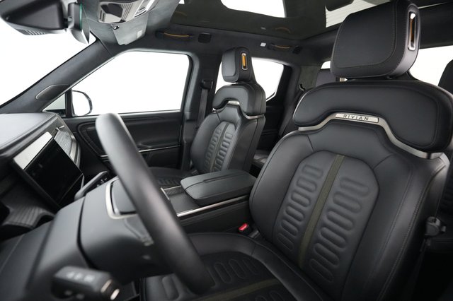 2023 Rivian R1T — photo 3 of 24