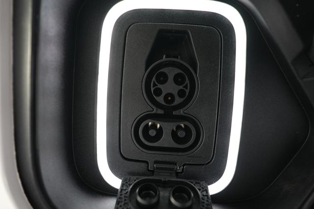 2023 Rivian R1T — photo 8 of 24