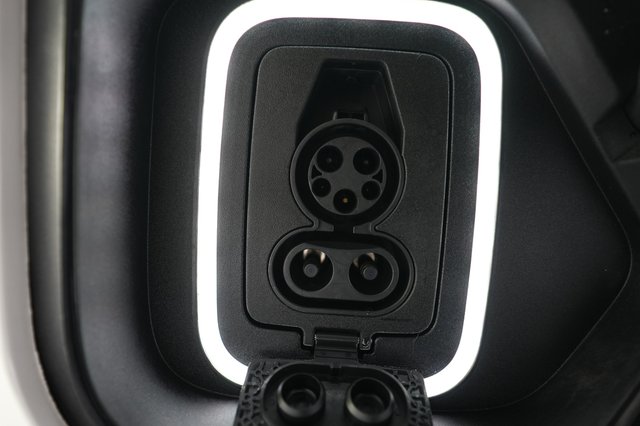2023 Rivian R1T — photo 8 of 24