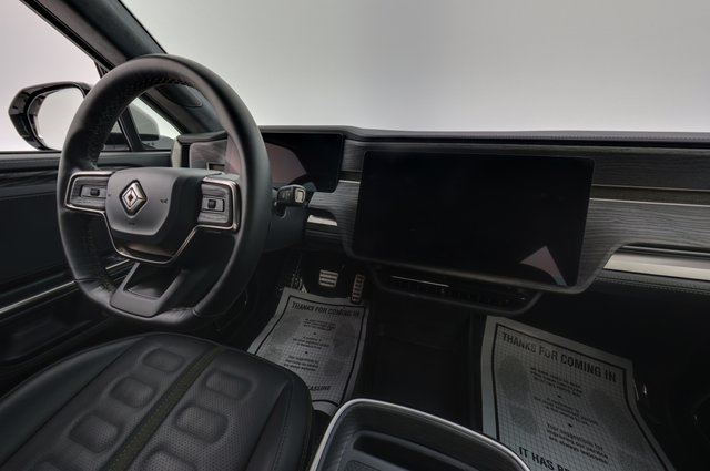 2023 Rivian R1T — photo 20 of 24