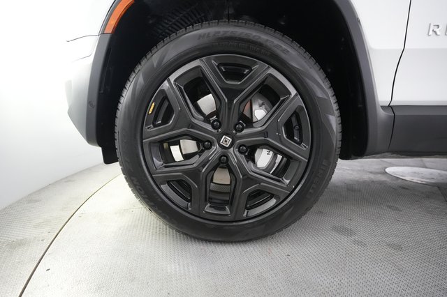 2023 Rivian R1T — photo 15 of 24