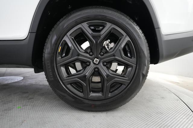 2023 Rivian R1T — photo 7 of 24