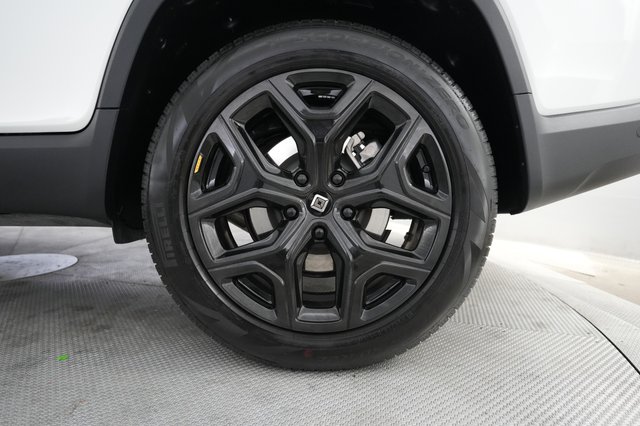 2023 Rivian R1T — photo 7 of 24