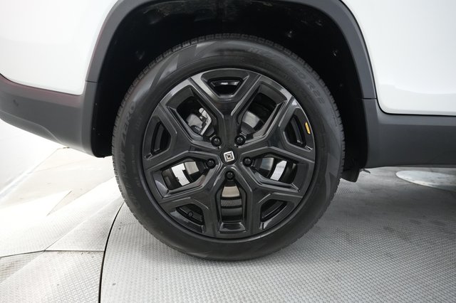 2023 Rivian R1T — photo 17 of 24