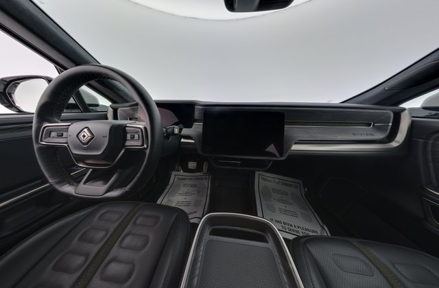 2023 Rivian R1T — photo 21 of 24