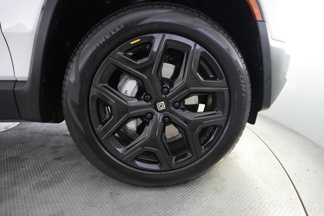 2023 Rivian R1T — photo 16 of 24
