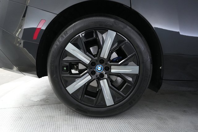2023 BMW iX — photo 17 of 20