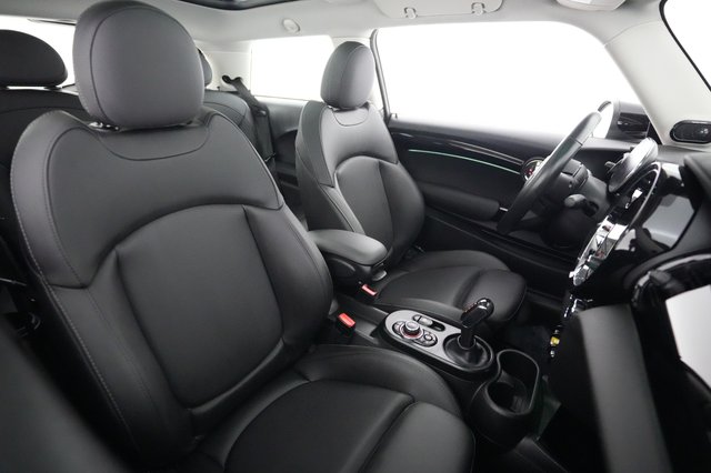 2024 MINI Cooper SE — photo 18 of 20