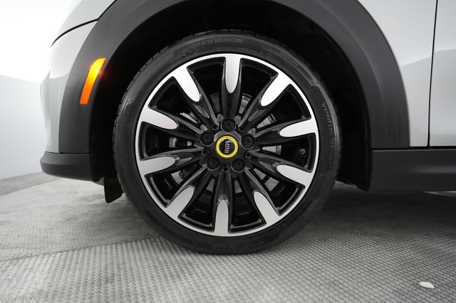 2024 MINI Cooper SE — photo 17 of 20