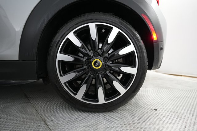 2024 MINI Cooper SE — photo 16 of 20