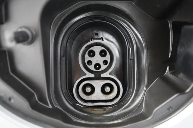 2024 MINI Cooper SE — photo 8 of 20