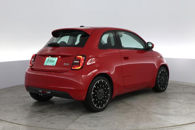 2024 Fiat 500e — photo 2 of 20