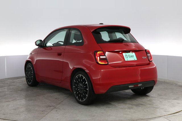 2024 Fiat 500e — photo 13 of 20